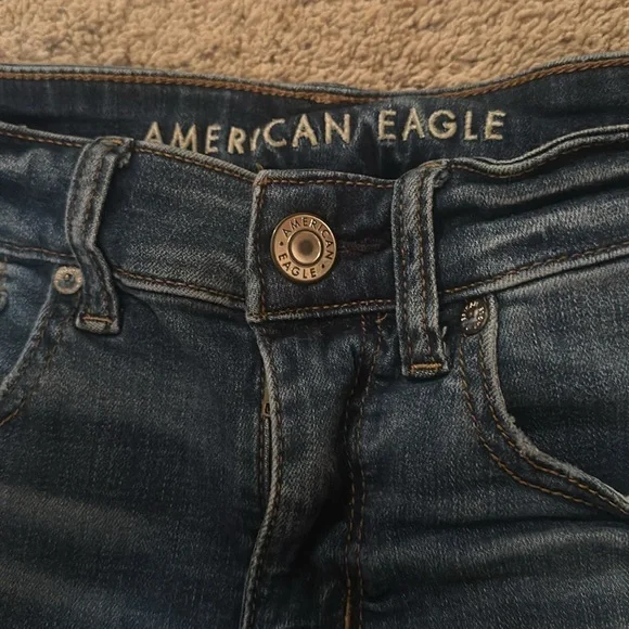✨AE 🦅 Distressed Shorts✨ - Picture 2 of 4